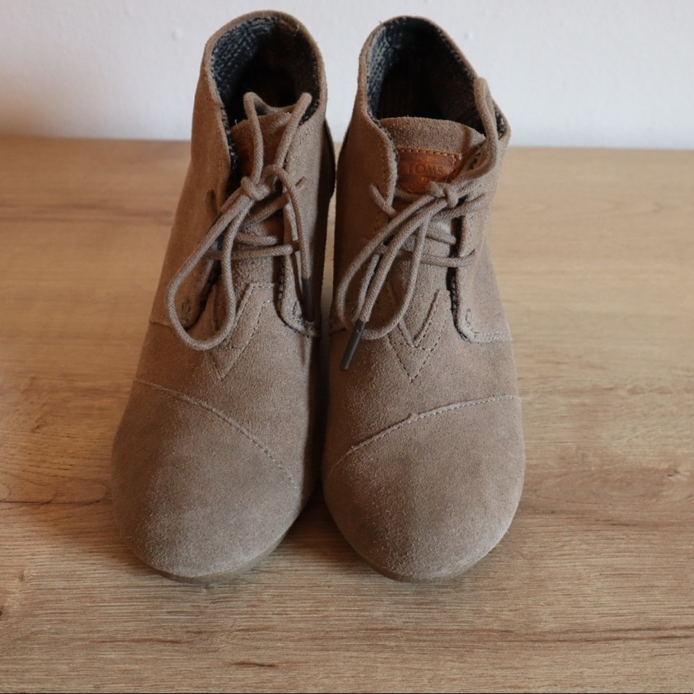Toms Brown Wedges